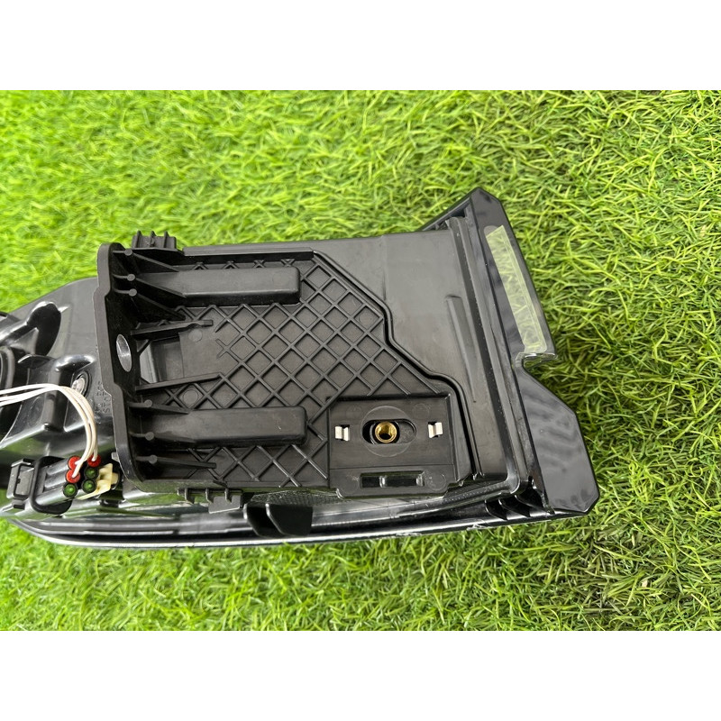 Задний фонарь (оптика) LAND ROVER Range Rover Velar L560 2019 LR111107