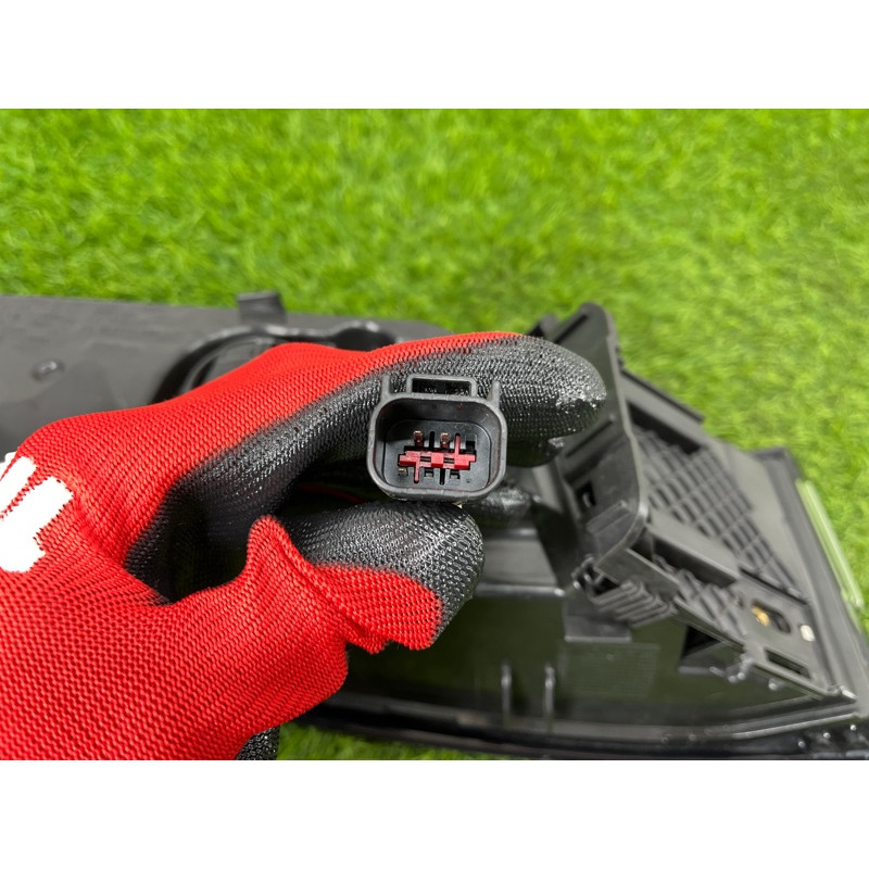 Задний фонарь (оптика) LAND ROVER Range Rover Velar L560 2019 LR111107