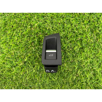 Кнопка открывания крышки багажника