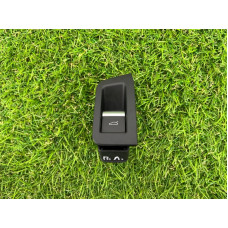 Кнопка открывания крышки багажника