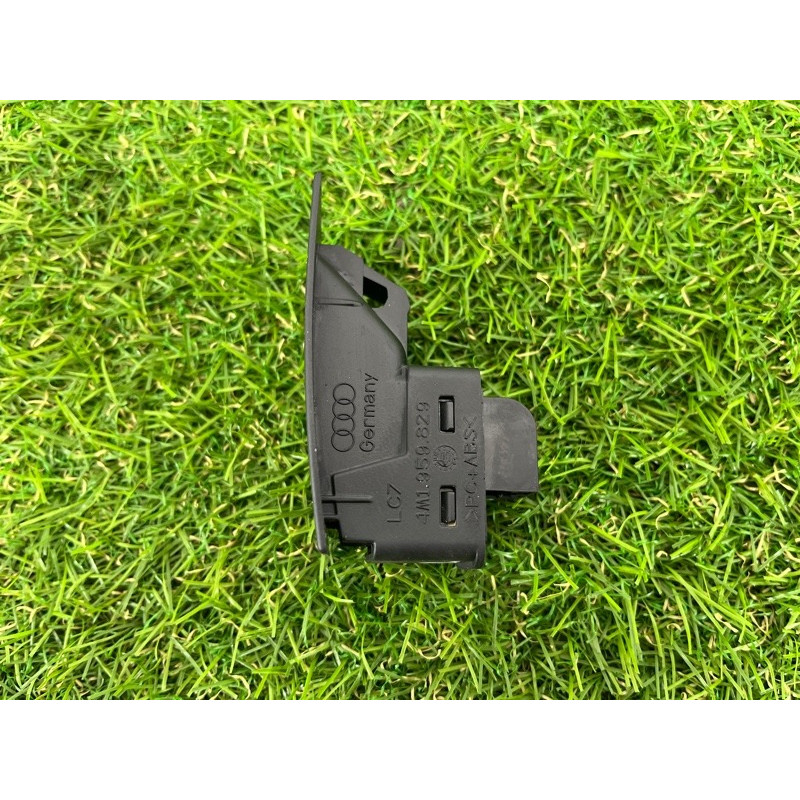 Кнопка открывания крышки багажника (электрика / кнопки) AUDI Q7 4M 2018 3.0 TFSi 4M0959831A5PR