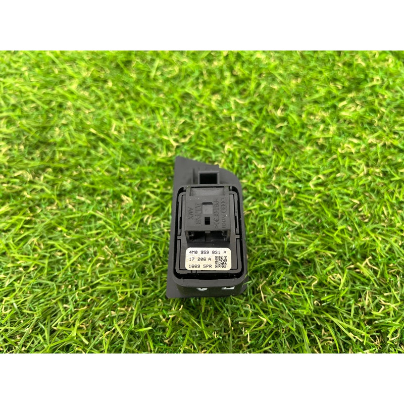 Кнопка открывания крышки багажника (электрика / кнопки) AUDI Q7 4M 2018 3.0 TFSi 4M0959831A5PR