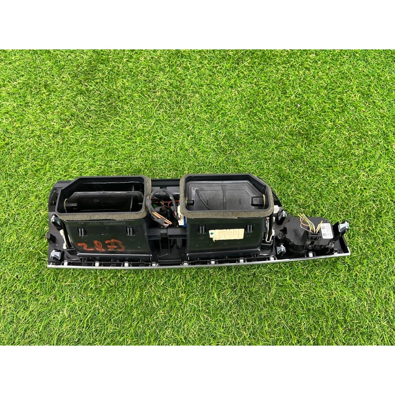 Центральный дефлектор салона (салон) BMW X3 F25 2012 3.0 64229184743