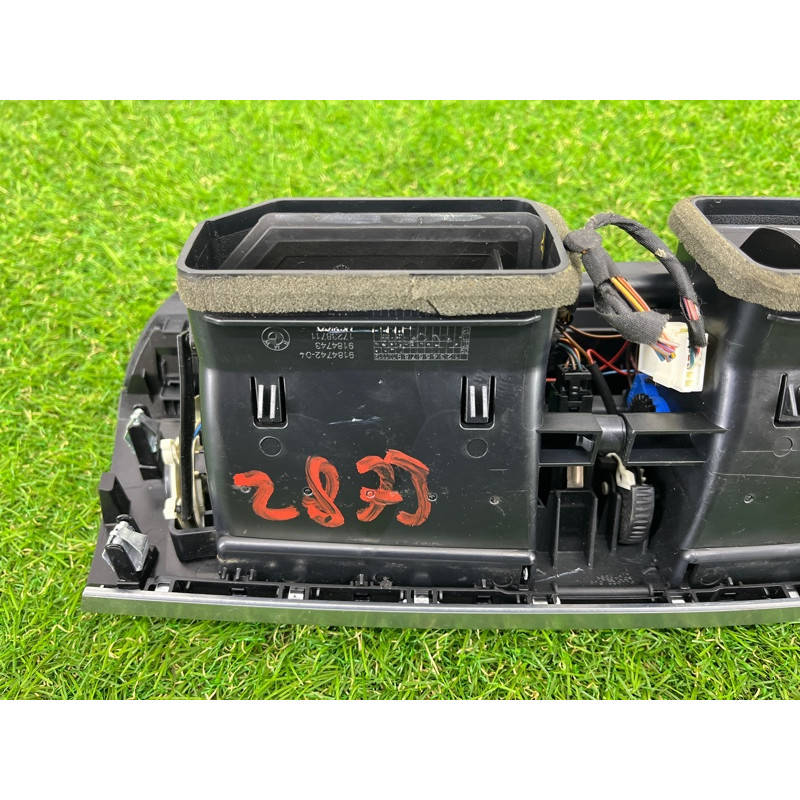 Центральный дефлектор салона (салон) BMW X3 F25 2012 3.0 64229184743