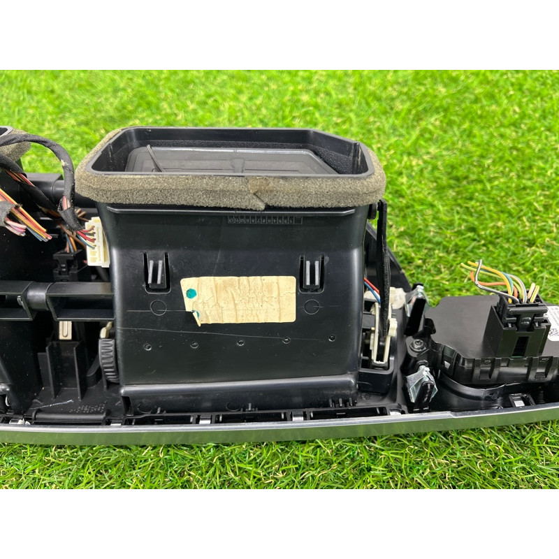 Центральный дефлектор салона (салон) BMW X3 F25 2012 3.0 64229184743