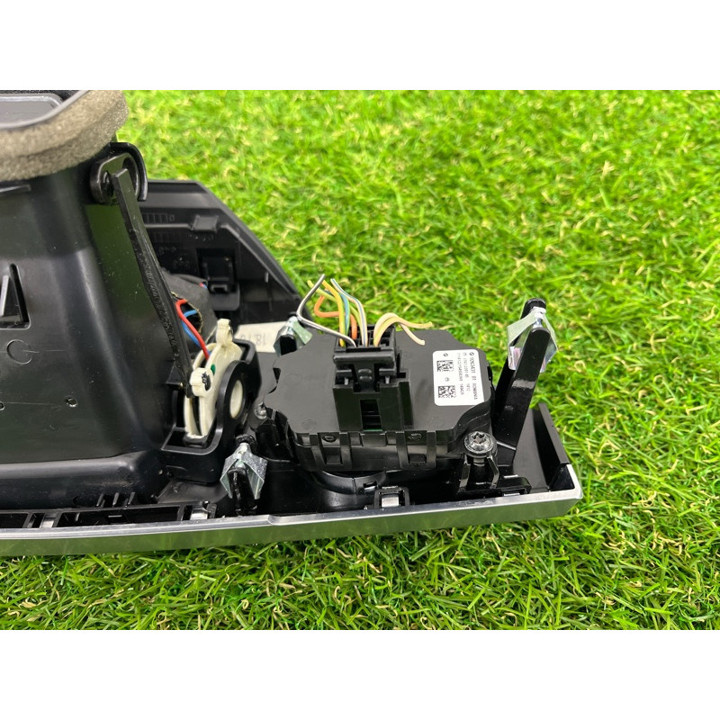 Центральный дефлектор салона (салон) BMW X3 F25 2012 3.0 64229184743