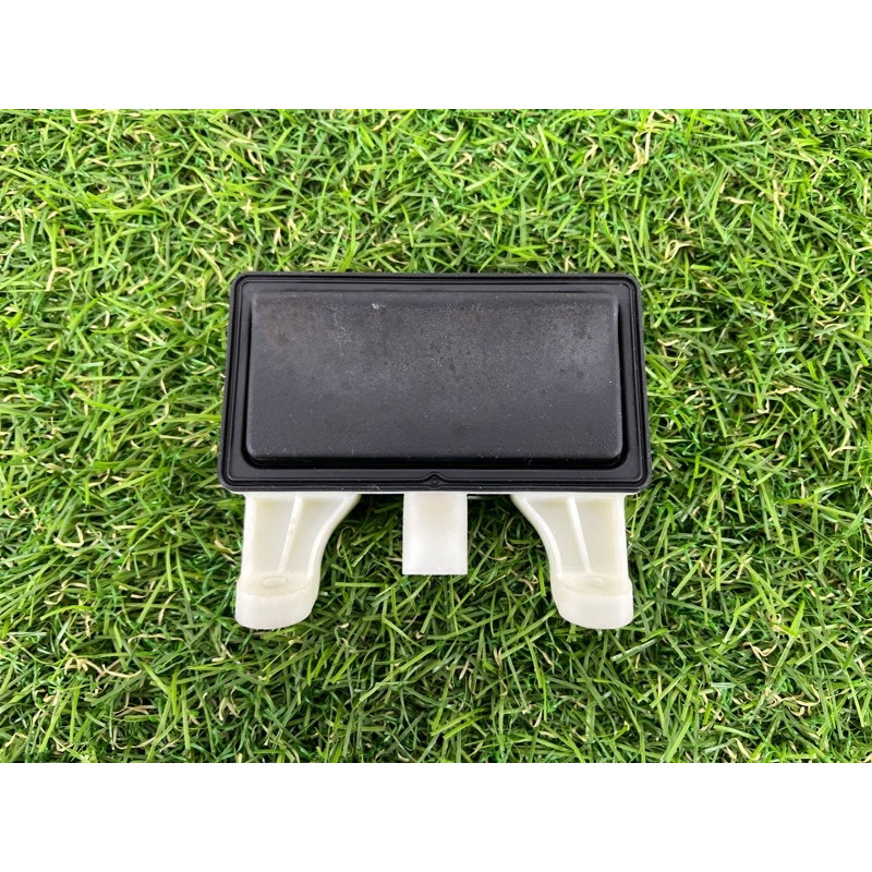 Кнопка открывания крышки багажника (электрика / кнопки) Jeep Grand Cherokee WK2 2017 3.6 68160775AB