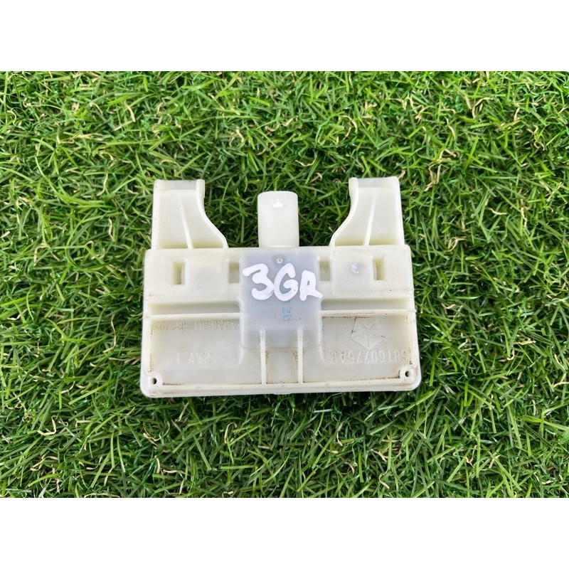 Кнопка открывания крышки багажника (электрика / кнопки) Jeep Grand Cherokee WK2 2017 3.6 68160775AB