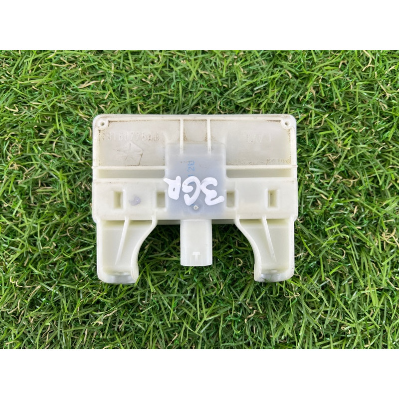 Кнопка открывания крышки багажника (электрика / кнопки) Jeep Grand Cherokee WK2 2017 3.6 68160775AB