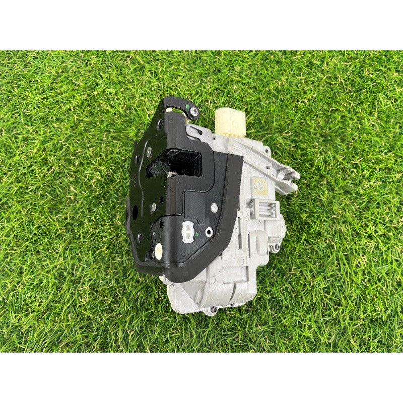 Замок двери (кузов и элементы) Volkswagen Touareg NF 2011 3.6 8J1837016B