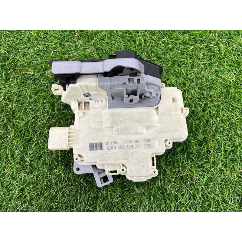 Замок двери (кузов и элементы) Volkswagen Touareg NF 2011 3.6 8J1837016B