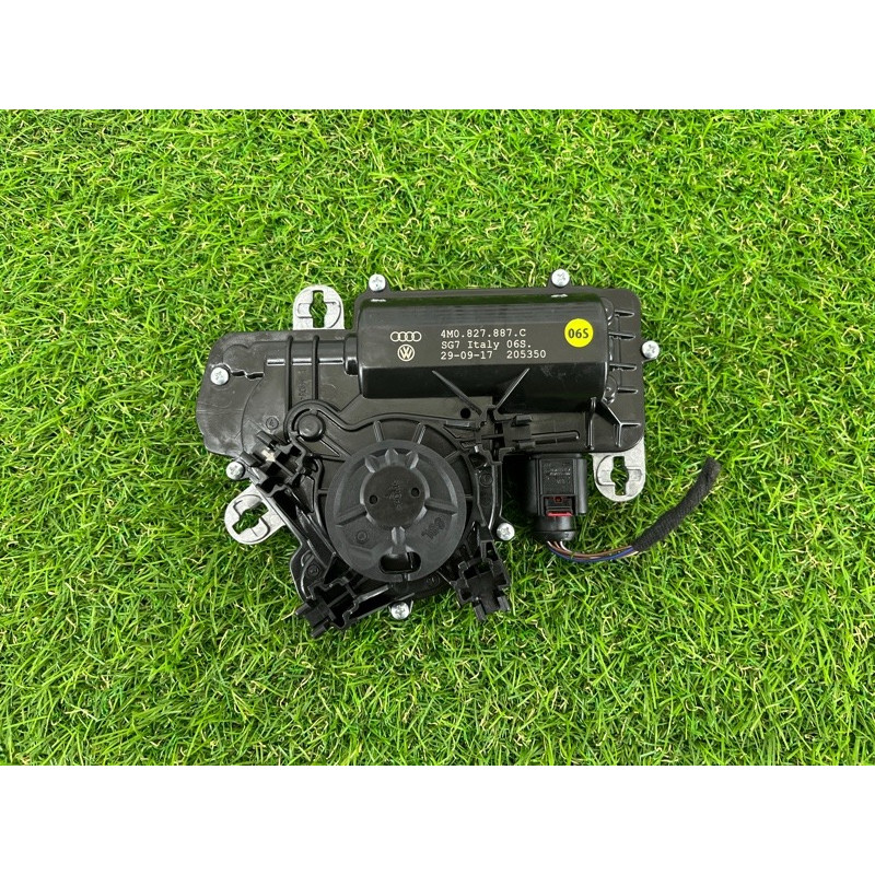 Привод замка багажника (электрика) AUDI Q7 4M 2018 3.0 TFSi 4M0827887C