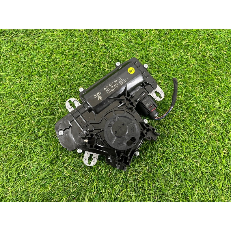 Привод замка багажника (электрика) AUDI Q7 4M 2018 3.0 TFSi 4M0827887C