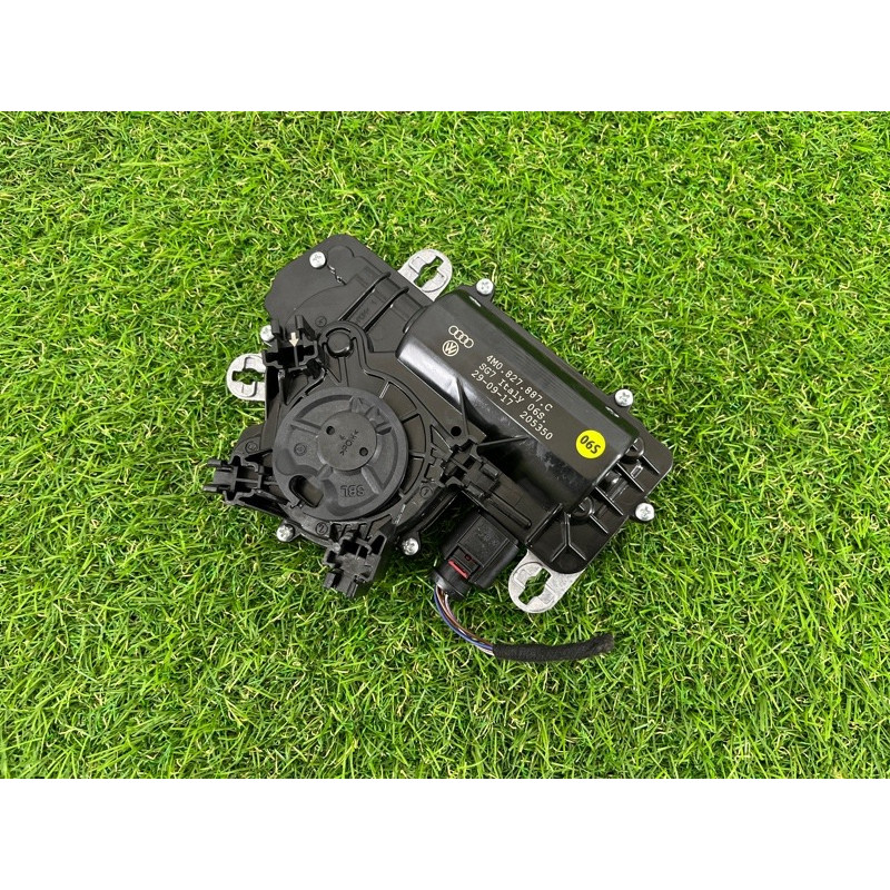 Привод замка багажника (электрика) AUDI Q7 4M 2018 3.0 TFSi 4M0827887C