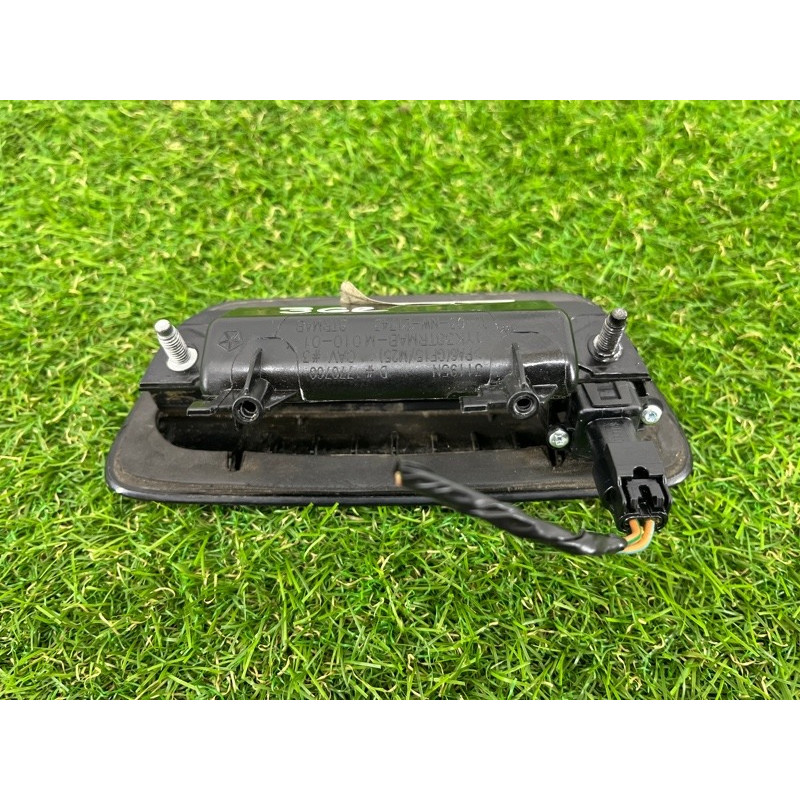 Ручка багажника (электрика / кнопки) Jeep Grand Cherokee WK2 2017 3.6 1YK38KXJAD