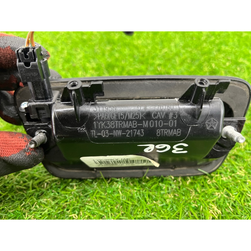 Ручка багажника (электрика / кнопки) Jeep Grand Cherokee WK2 2017 3.6 1YK38KXJAD