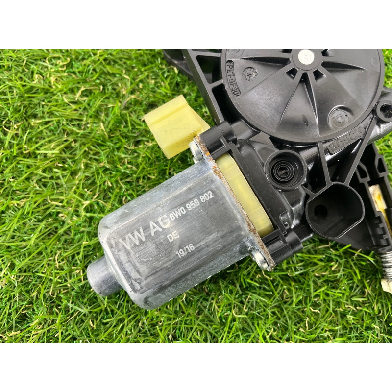 Механизм стеклоподъемника с мотором (кузов и элементы) AUDI A4 B9 2017 2.0 8W0837462
