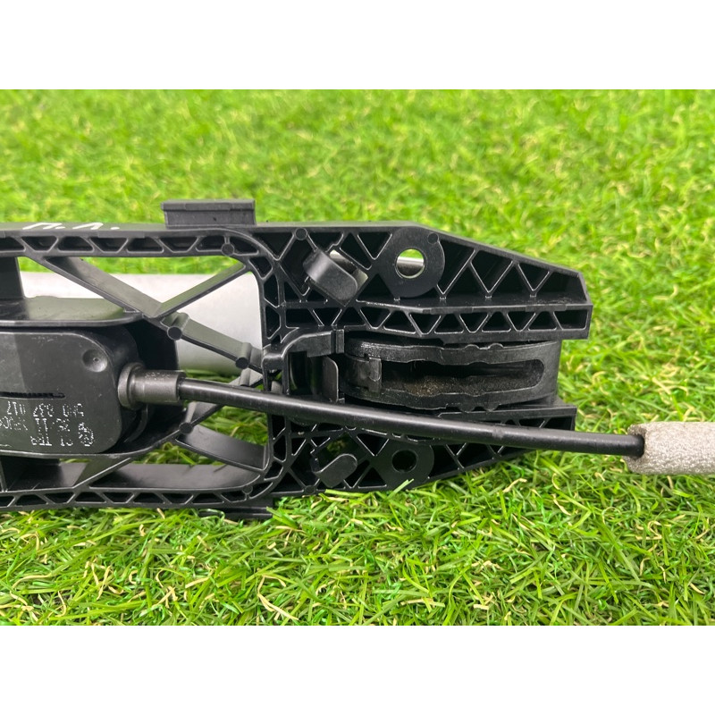 Ручка двери внешняя (кузов и элементы) Volkswagen Touareg NF 2012 3.0 7P6837205EGRU