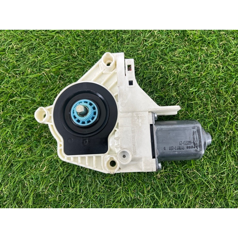 Мотор стеклоподъемника (электрика) AUDI Q5 8R 2012 3.2 CALB 8K0959812A