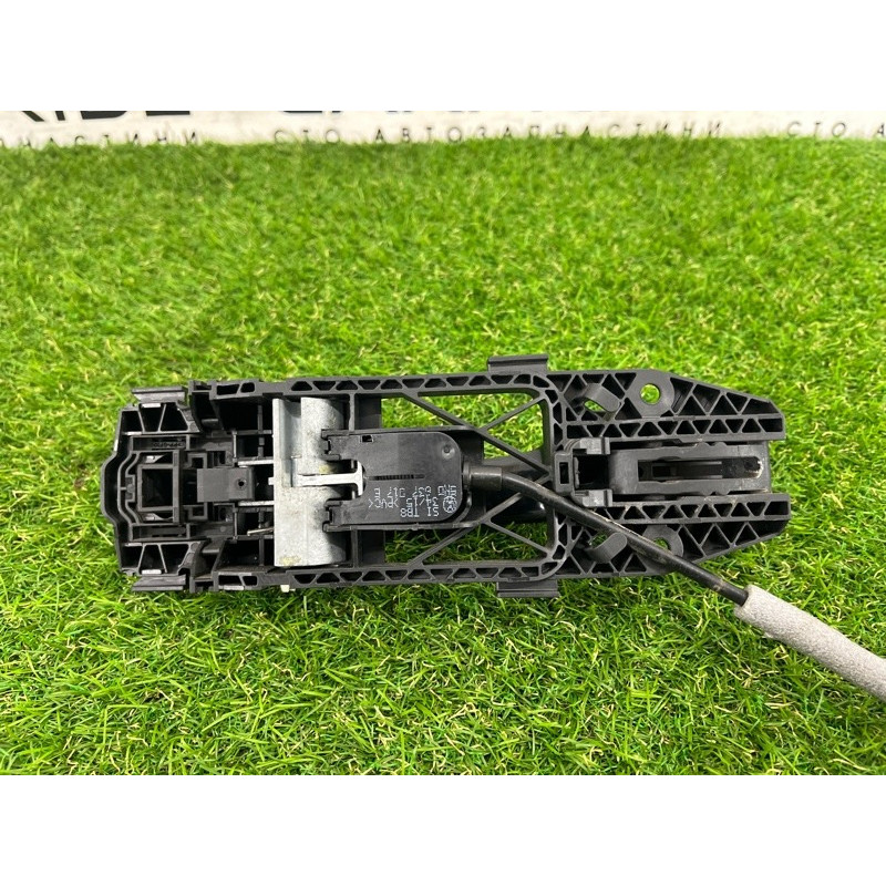 Ручка двери внешняя (кузов и элементы) Volkswagen Passat B7 2016 1.8 1K8837205FGRU