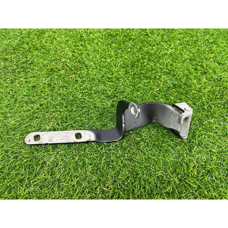 Петля багажника (кузов и элементы) AUDI A7 4G 2013 3.0 CGXB 4G8827300