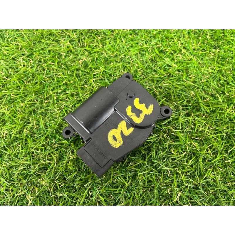 Привод заслонки отопителя (отопление и кондиционирование) Jeep Grand Cherokee WK2 2017 3.6 68224197AA