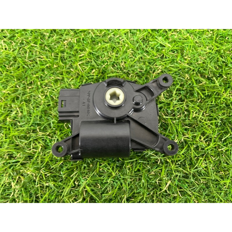 Привод заслонки отопителя (отопление и кондиционирование) Jeep Grand Cherokee WK2 2017 3.6 68224197AA