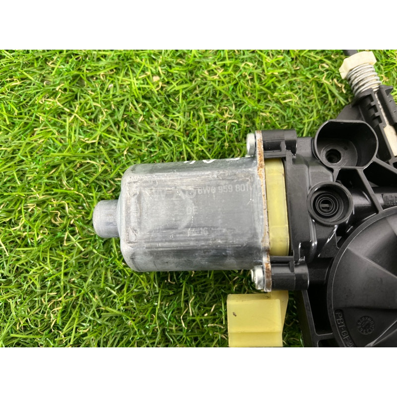 Механизм стеклоподъемника с мотором (кузов и элементы) AUDI A4 B9 2017 2.0 8W0837461