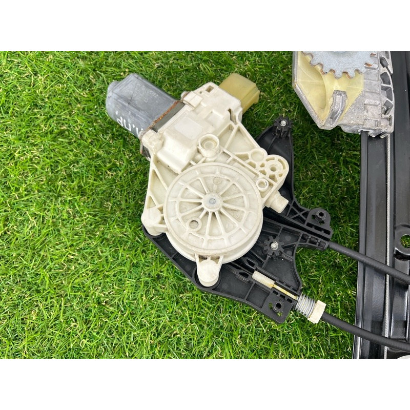 Механизм стеклоподъемника с мотором (кузов и элементы) BMW 2-series F22 2015 2.0 51337292120