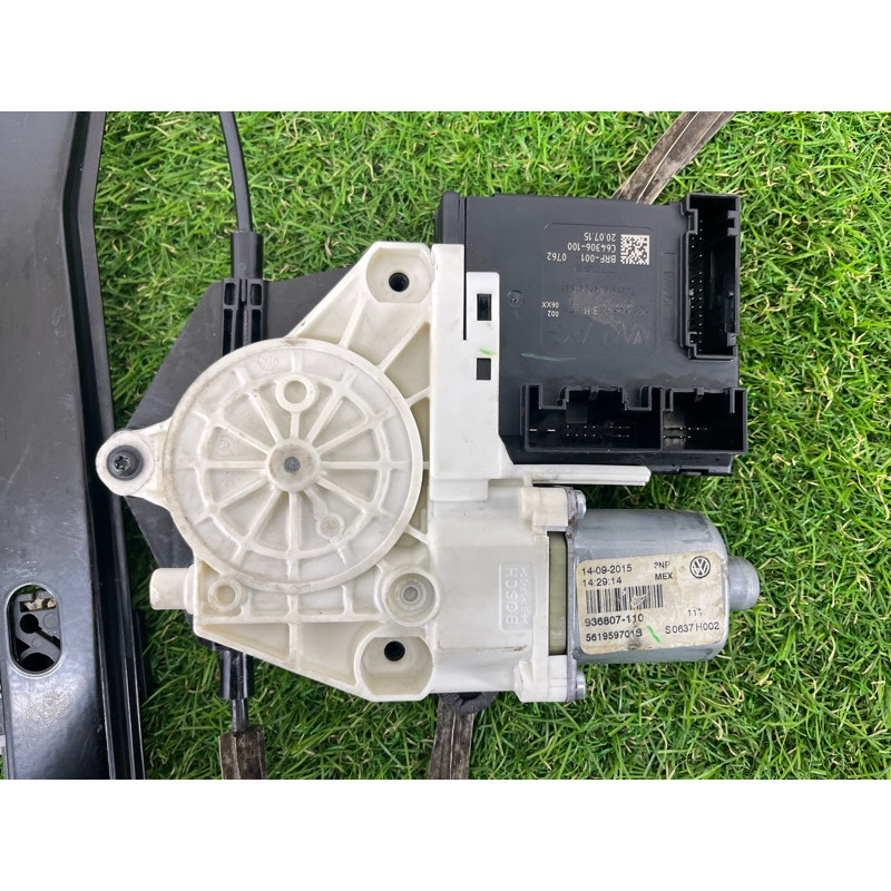 Механізм склопідйомника з мотором (кузов і елементи) Volkswagen Passat B7 2016 1.8 561837461D