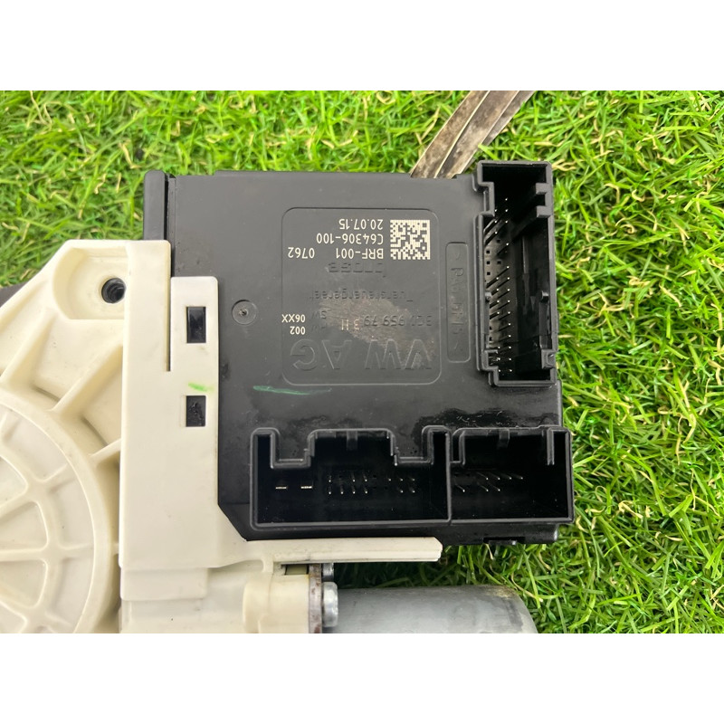 Механізм склопідйомника з мотором (кузов і елементи) Volkswagen Passat B7 2016 1.8 561837461D