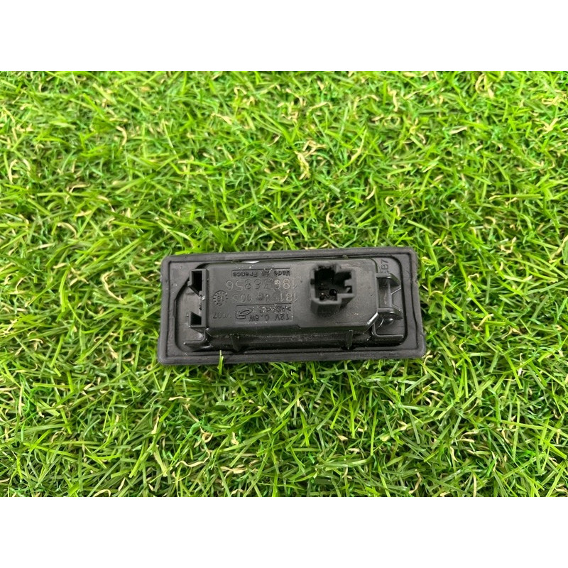 Плафон подсветки номера (оптика) AUDI Q7 4M 2018 3.0 TFSi 5NA943021