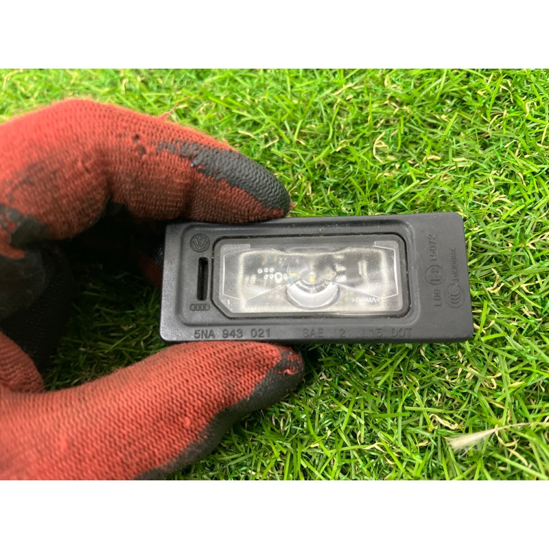 Плафон подсветки номера (оптика) AUDI Q7 4M 2018 3.0 TFSi 5NA943021