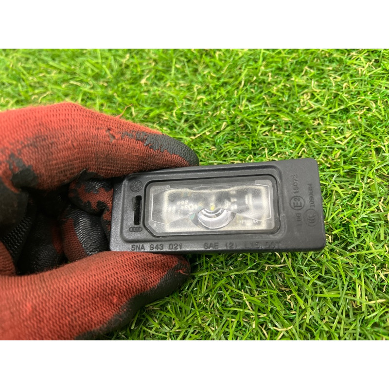 Плафон подсветки номера (оптика) AUDI Q7 4M 2018 3.0 TFSi 5NA943021