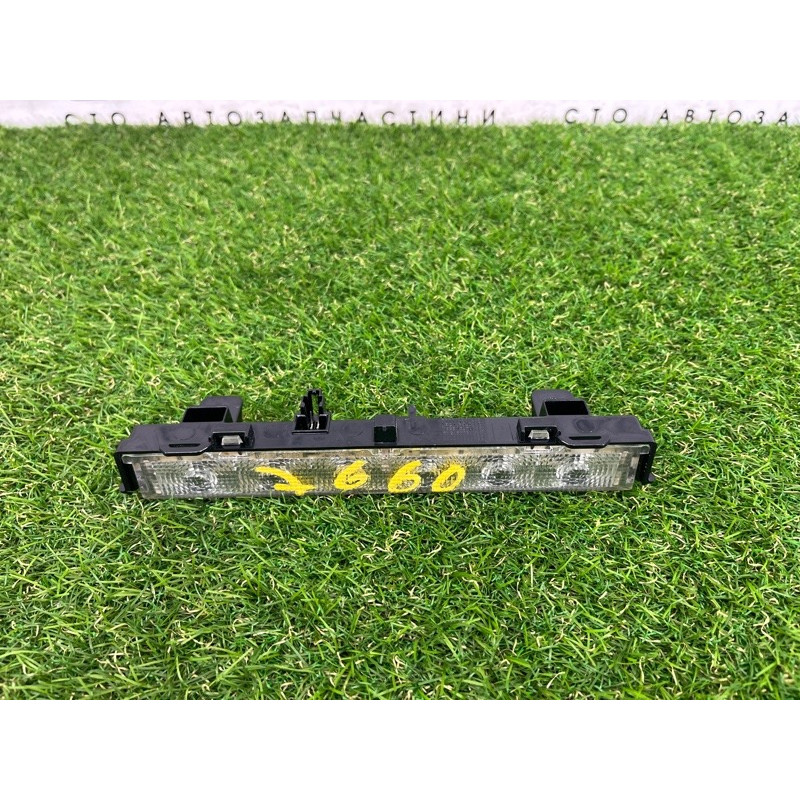 Повторитель стоп сигнала (оптика) Volkswagen Passat B7 2016 1.8 6RU945087A