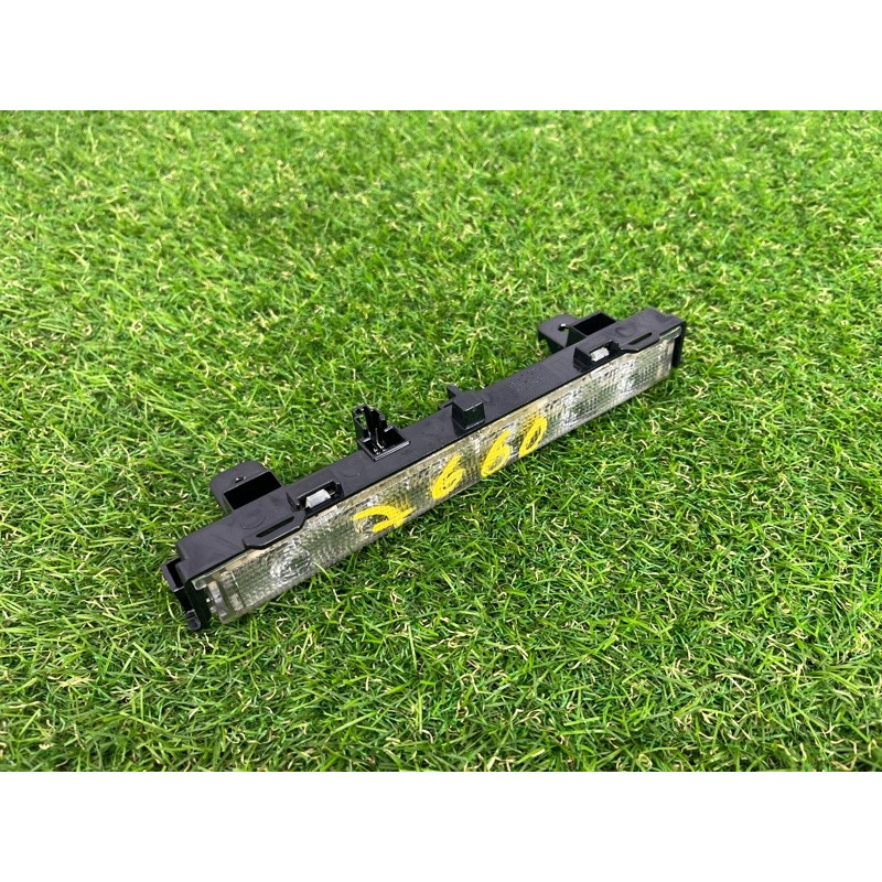 Повторитель стоп сигнала (оптика) Volkswagen Passat B7 2016 1.8 6RU945087A