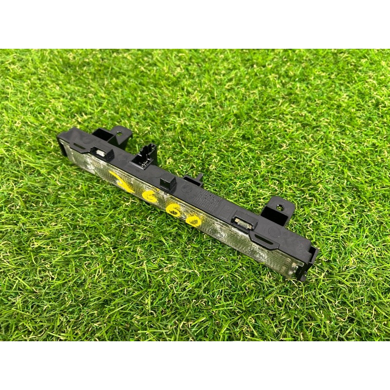 Повторитель стоп сигнала (оптика) Volkswagen Passat B7 2016 1.8 6RU945087A