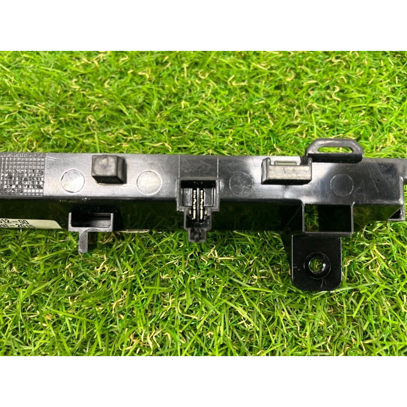 Повторитель стоп сигнала (оптика) Volkswagen Passat B7 2016 1.8 6RU945087A