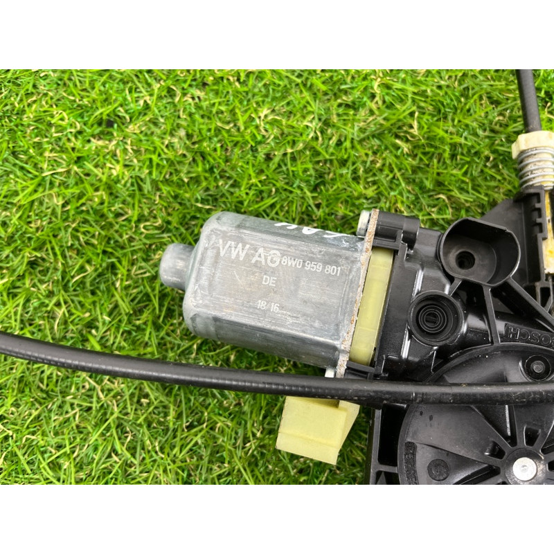 Механизм стеклоподъемника с мотором (кузов и элементы) AUDI A4 B9 2017 2.0 8W0837461