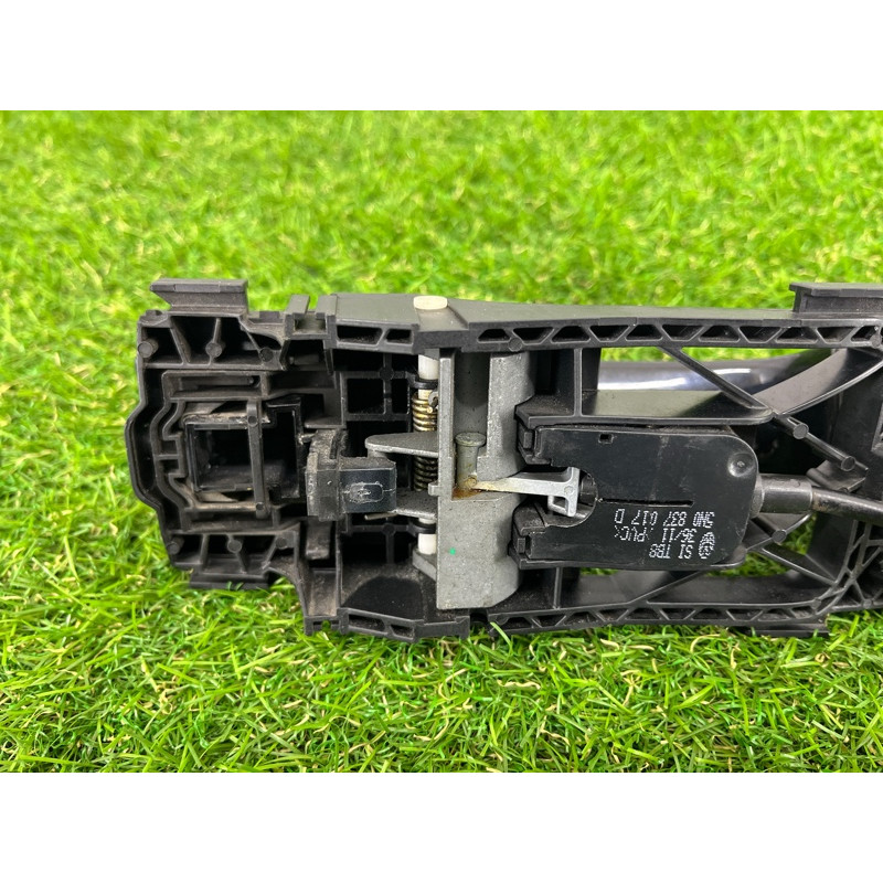Ручка двери внешняя (кузов и элементы) Volkswagen Touareg II NF 2013 3.0 7P6837205EGRU