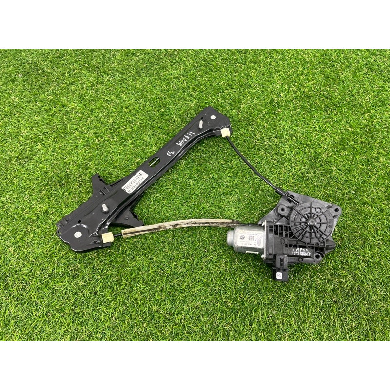 Механизм стеклоподъемника с мотором (кузов и элементы) Volkswagen Passat B7 2016 1.8 561839461F