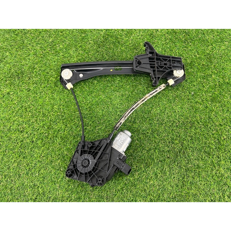 Механизм стеклоподъемника с мотором (кузов и элементы) Volkswagen Passat B7 2016 1.8 561839461F