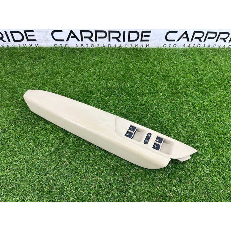 Обшивка ручки подлокотника (салон) Volkswagen Touareg FL 2015 3.6 7P1868169A86W