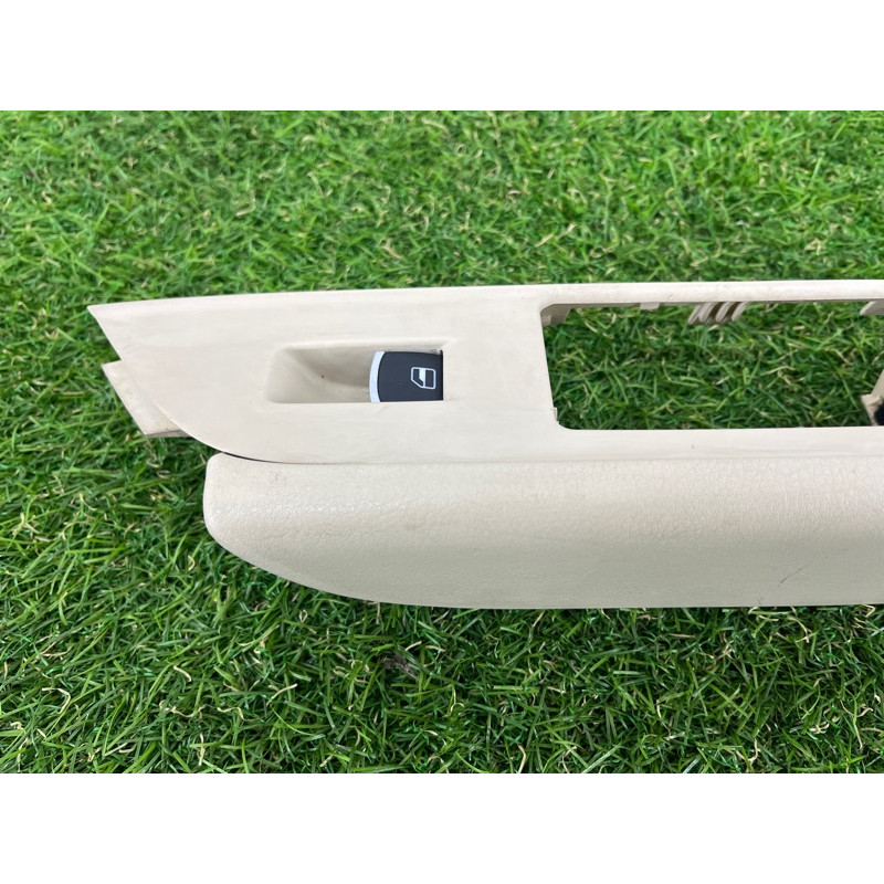 Обшивка ручки подлокотника (салон) Volkswagen Touareg FL 2015 3.6 7P6868140D86W