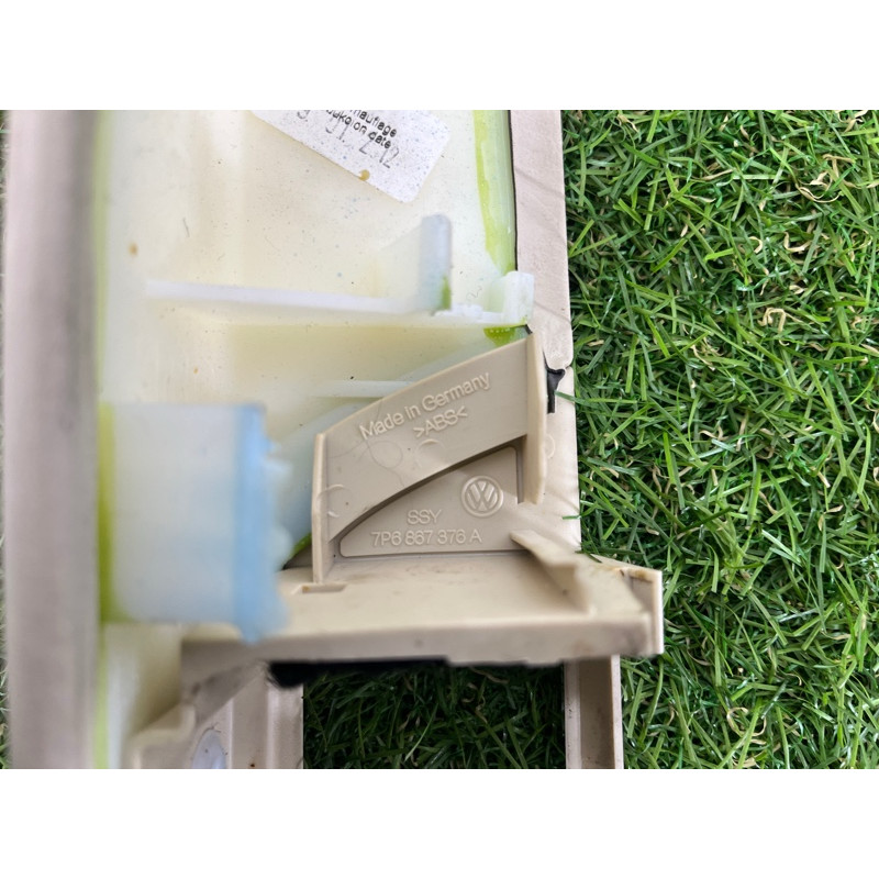 Обшивка ручки подлокотника (салон) Volkswagen Touareg FL 2015 3.6 7P6868140D86W