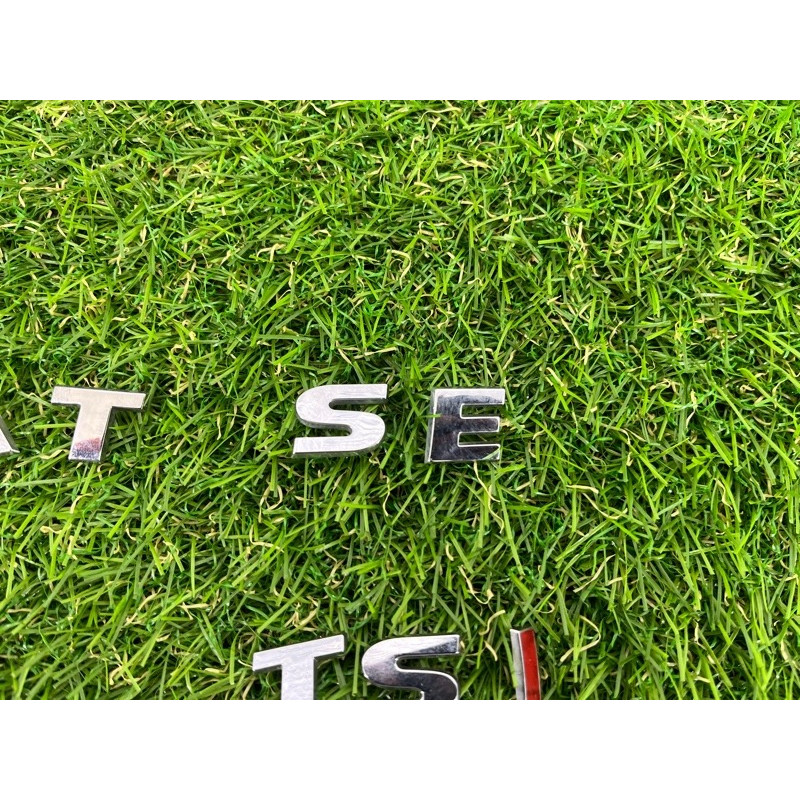 Комплект эмблем (кузов и элементы) Volkswagen Passat B7 2016 1.8 561853675AR2ZZ