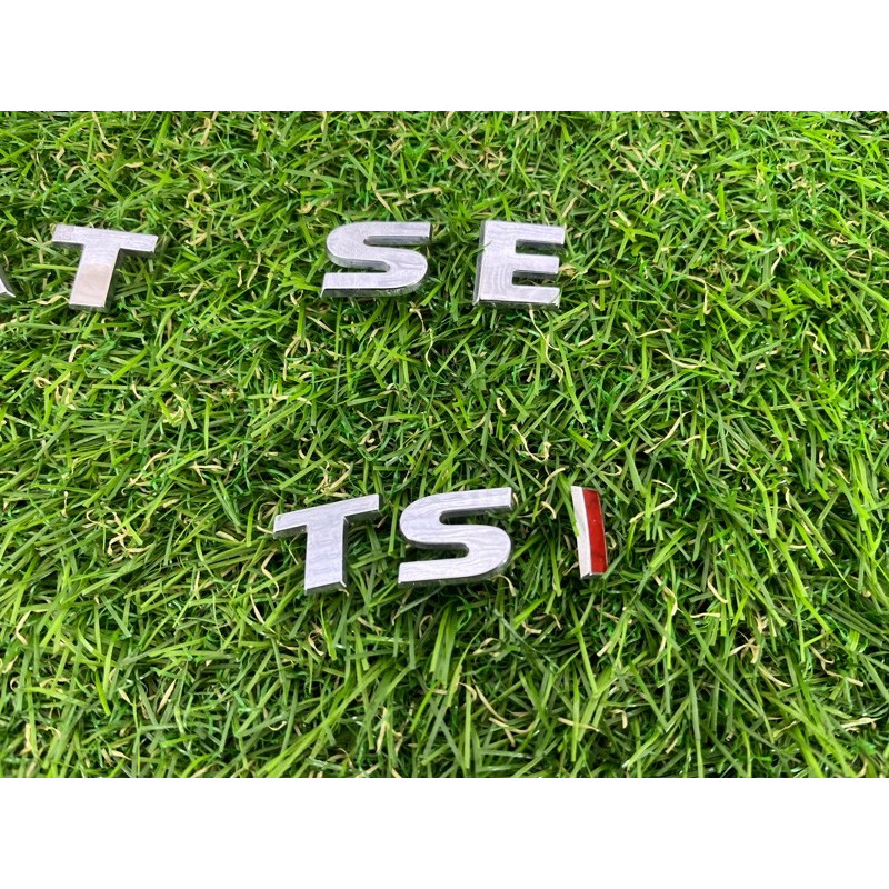 Комплект эмблем (кузов и элементы) Volkswagen Passat B7 2016 1.8 561853675AR2ZZ