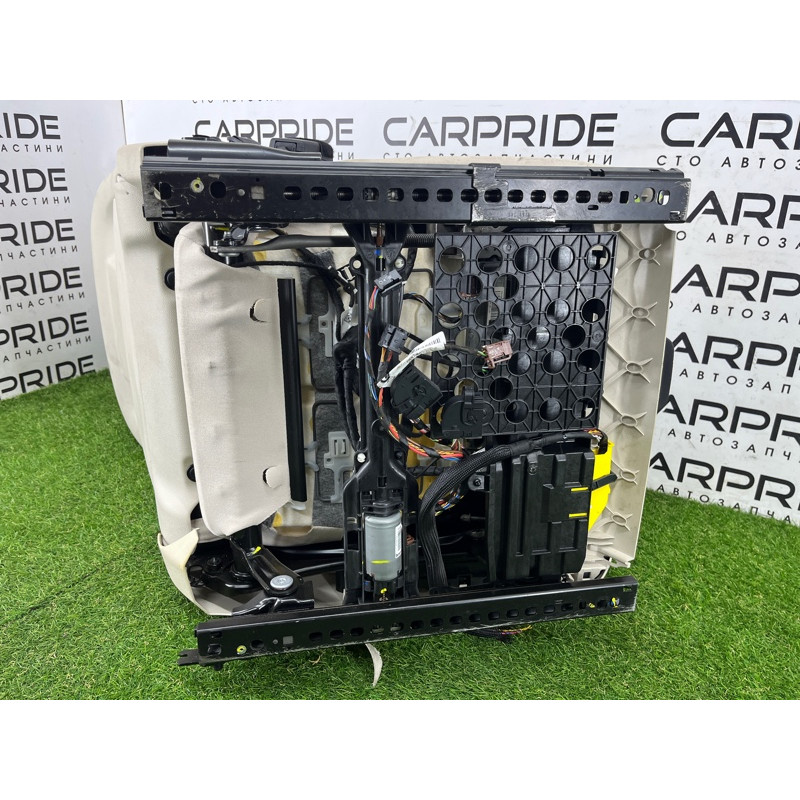 Передні сидіння (салон) BMW 5-series G30 2017 2.0 B46B20 52107363143