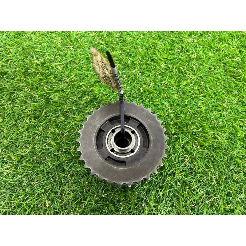 Регулятор фаз газораспределения (двигатель и элементы) Volkswagen Passat B7 2013 2.5 07k109083f