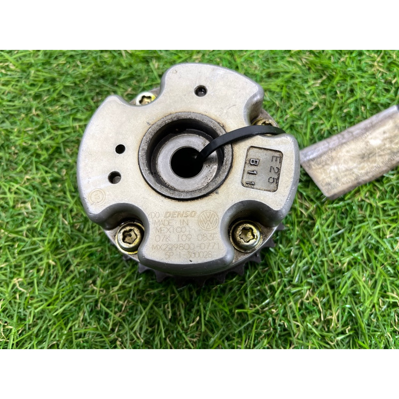 Регулятор фаз газораспределения (двигатель и элементы) Volkswagen Passat B7 2013 2.5 07k109083f